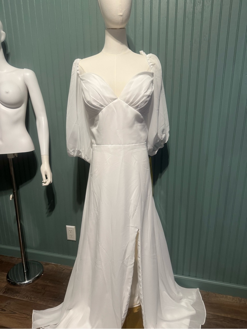 Brand New! Ivory-White Off-Shoulder Puff Sleeve Wedding Dress with Slit - Picture 8 of 8